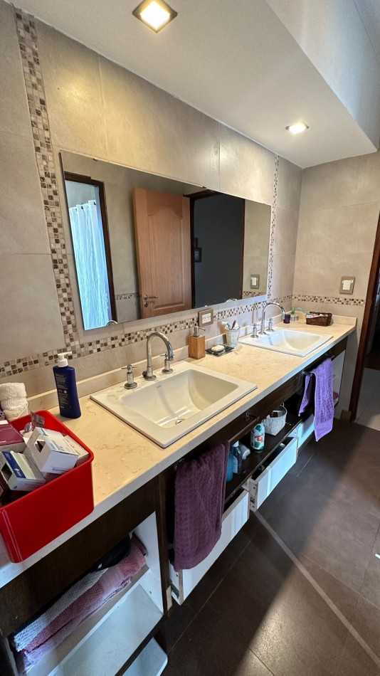 CHALET 5 Ambientes c/GARAGE Doble y PARQUE