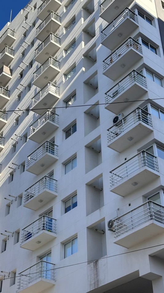 Departamento de UN AMBIENTES DIVISIBLE CON BALCON al lateral abierto