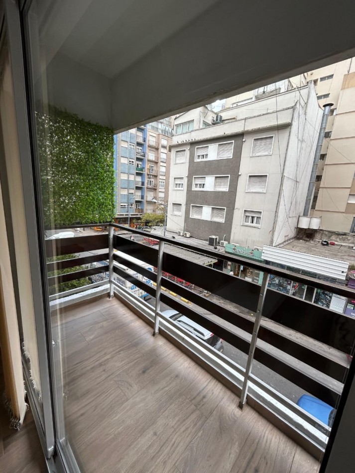 DEPARTAMENTO DE 2 ambientes al FRENTE con BALCON