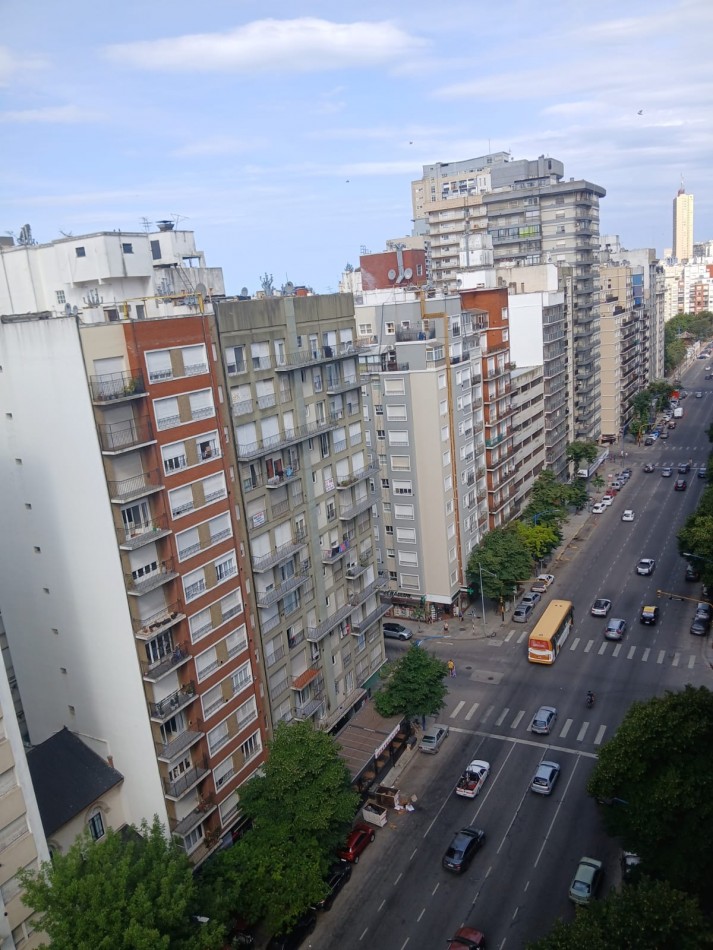 DEPARTAMENTO 2 AMB. AL FRENTE CON BALCON