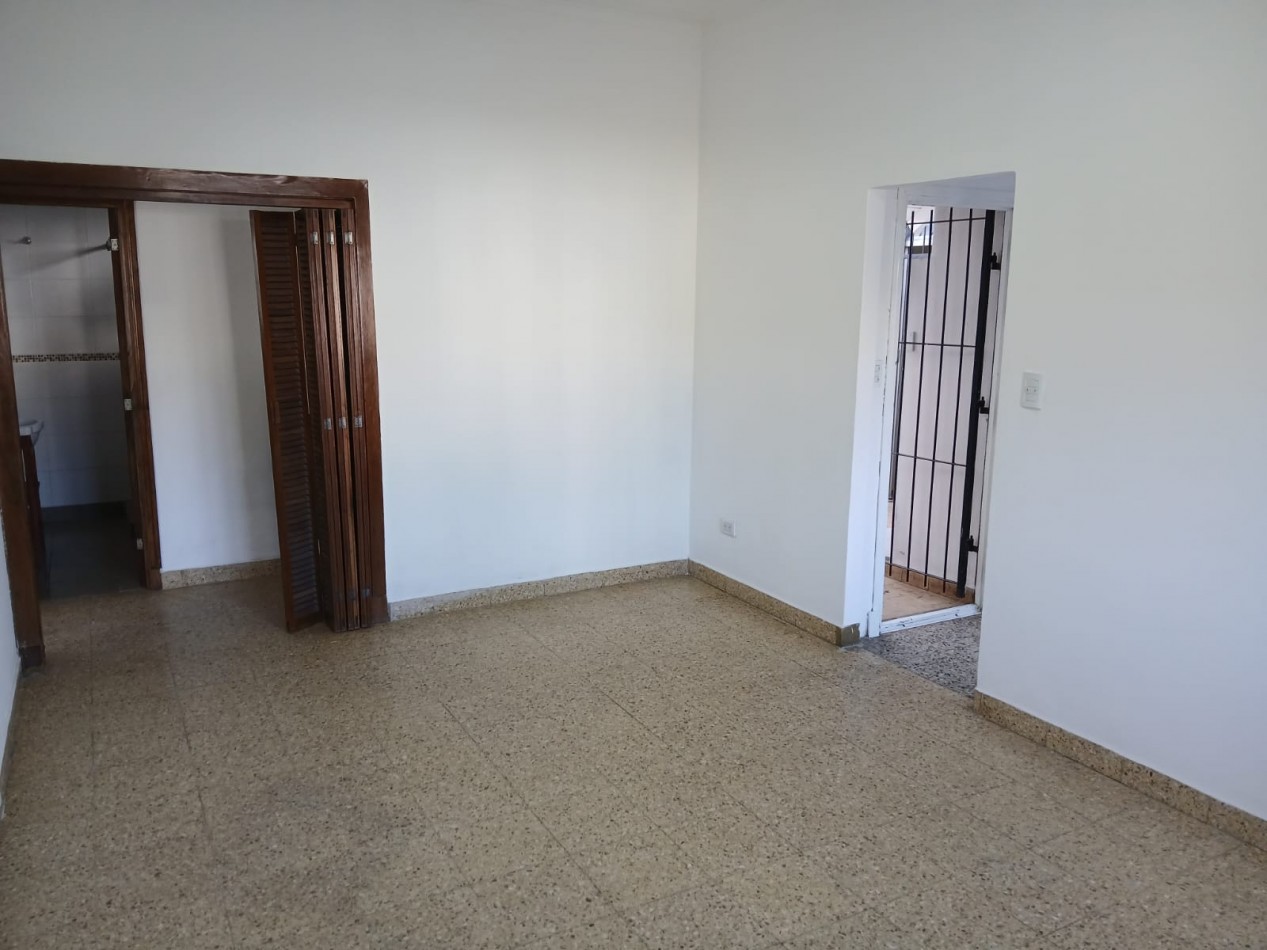 ALQUILER 24 MESES CHALET 3 AMB. C/ GGE Y PATIO