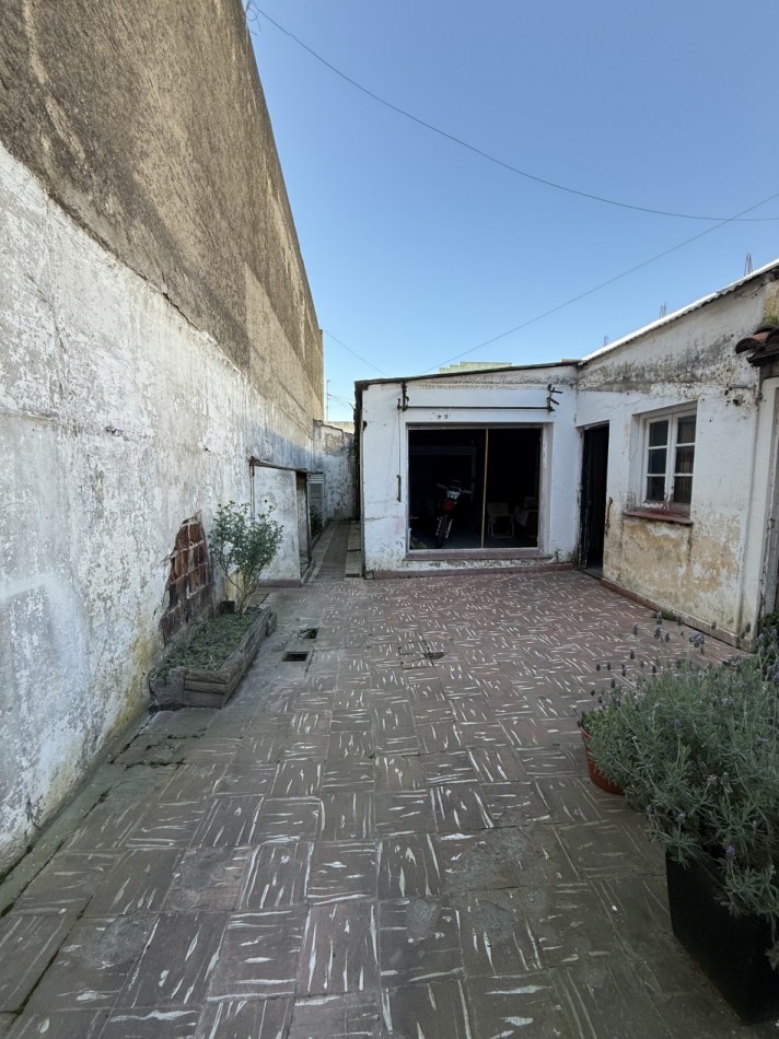 CASA A RECICLAR O DEMOLE EN PH AL FRENTE