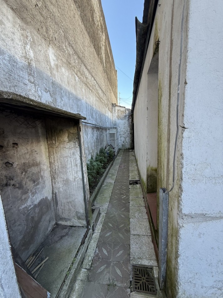 CASA A RECICLAR O DEMOLE EN PH AL FRENTE