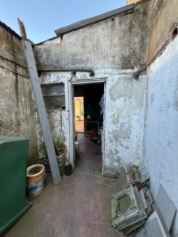 CASA A RECICLAR O DEMOLE EN PH AL FRENTE