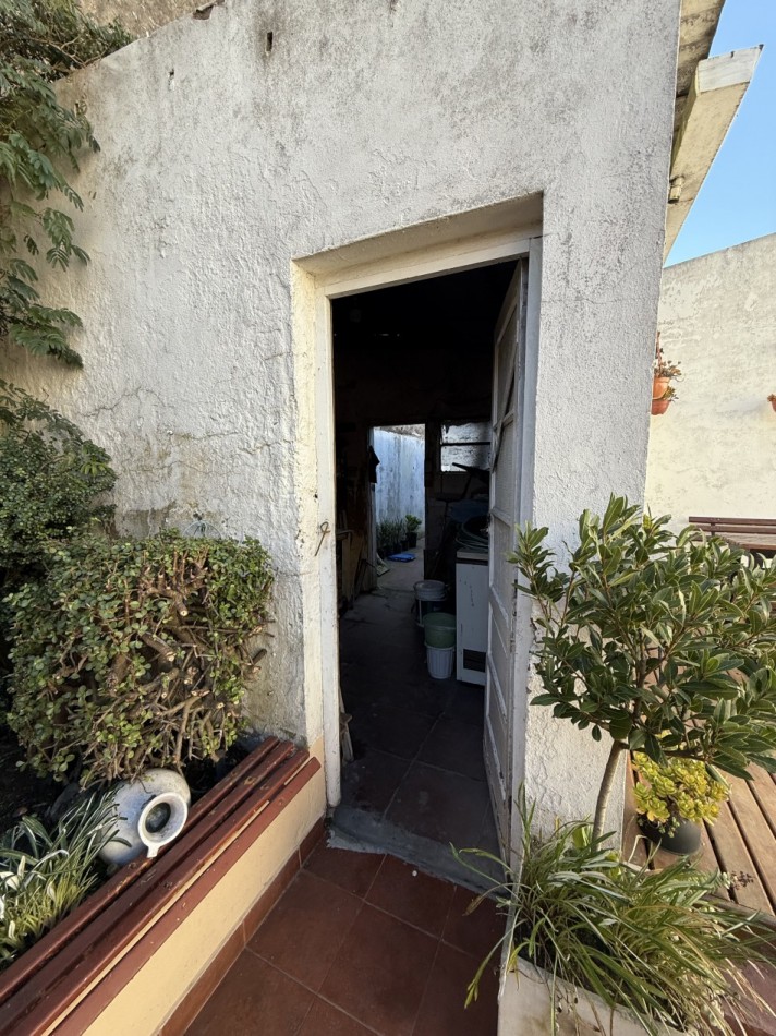 CASA A RECICLAR O DEMOLE EN PH AL FRENTE