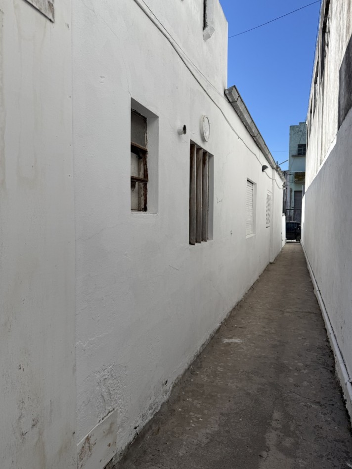 CASA A RECICLAR O DEMOLE EN PH AL FRENTE