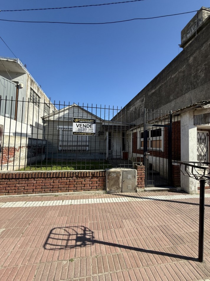 CASA A RECICLAR O DEMOLE EN PH AL FRENTE