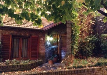 CHALET DE 5 AMBIENTES CON GARAGE 