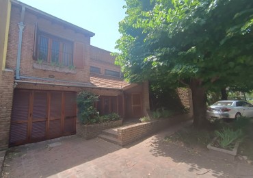 CHALET DE 5 AMBIENTES CON GARAGE 