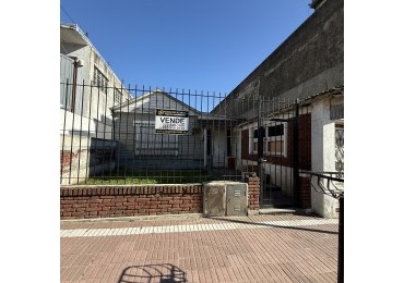 CASA A RECICLAR O DEMOLE EN PH AL FRENTE
